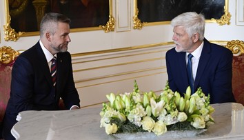 Nový prezident vyrazil na prvú zahraničnú návštevu. S Petrom Pavlom sa stretol na Pražskom hrade