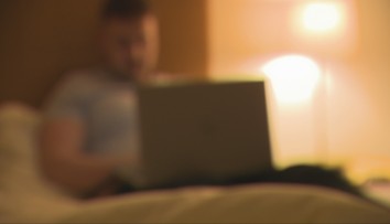 Podľa prieskumu porno sledujú už aj osemročné deti. Pozreli sme sa na to, čo im to môže spôsobiť