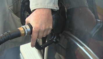 Dobrá správa pre motoristov. Klesne cena benzínu a nafty