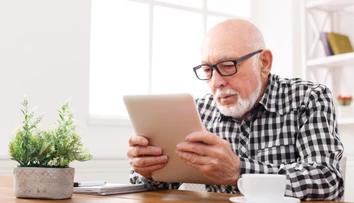 Štát digitálne vyškolí o 70-tisíc seniorov menej ako pôvodne sľuboval