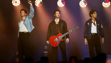 VIDEO: Koncert kapely Jonas Brothers v Prahe museli náhle prerušiť. Fanúšikovia spanikárili