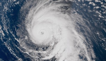 Na Európu sa ženie hurikán Kirk, ktorý môže priniesť aj tornáda. Zhoršené počasie zasiahne aj Slovensko