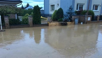 V Krušovciach to vyzerá ako v Benátkach. Už niekoľko dní je obec pod vodou