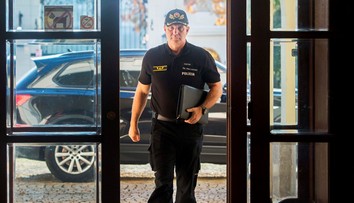 Obvinili veľké ryby, okrem Lučanského aj muža, ktorého podozrievali z vynášania sýkorovcom