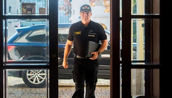 Obvinili veľké ryby, okrem Lučanského aj muža, ktorého podozrievali z vynášania sýkorovcom