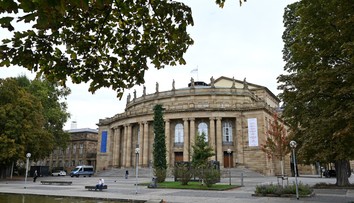 Potoky krvi, sex a kritika kresťanstva. Hororová hra v Stuttgarte vyvolala rozruch, divákom sa robilo zle