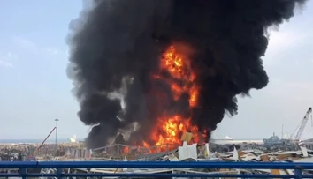 VIDEO: Bejrút opäť v zajatí plameňov. Mesiac po ničivom výbuchu v prístave vypukol požiar