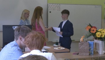 Pre niekoho prvé, pre niekoho posledné vysvedčenie zo základnej školy. Pozreli sme sa na to, ako vyzeral ich deň
