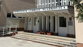 Evakuácia školy v Banskej Bystrici: Výhražný e-mail dostali ešte v utorok, nahlásili ho však až o dva dni