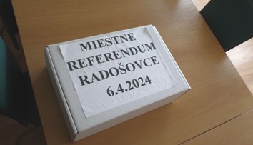 Prezidentské voľby aj referendum. V Radošovciach rozhodovali aj o výstavbe veterného parku