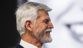 Jeho prvá zahraničná cesta. Novozvolený český prezident Petr Pavel pricestuje na Slovensko