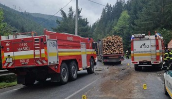 Vážna zrážka na Čertovici. Horský priechod uzavreli v oboch smeroch