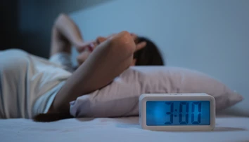 Pravidelne sa zobúdzate v strede noci a už neviete zaspať? Odborníci radia, čo v takom prípade robiť