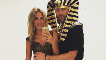 Jágr je pripravený na Halloween. Viac ale zaujala jeho krásna priateľka