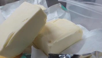 Cena masla atakuje vlaňajšie rekordy: Zvykajte si, odkazujú mliekari