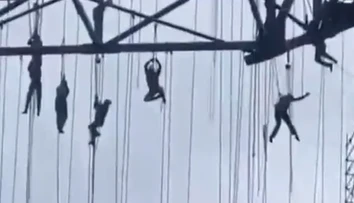 VIDEO: Desivý incident na stavbe. Robotníci zostali po zrútení lešenia visieť 140 metrov nad zemou