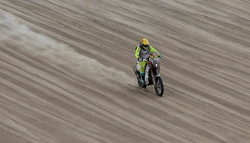 Ivan Jakeš pre zranenie odstúpil z Rely Dakar: Nie som schopný jazdiť na morfíne