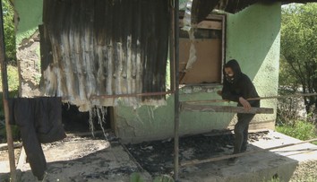 Rómskej rodine podpálili chatrč, šíria sa reči, že za tým je starosta