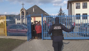 Samosprávy sa trápia s lokálnymi ohniskami. Izolácia a karanténa je pre niektorých ľudí náročná