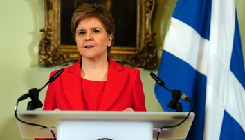 Škótska premiérka Nicola Sturgeonová po ôsmich rokoch odstupuje z funkcie