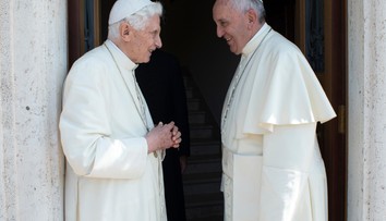 Emeritný pápež Benedikt XVI podporuje nástupcu Františka