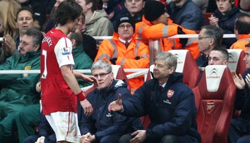 Rosického rozlúčka bude veľkolepá: Tím sveta by mohol koučovať Wenger