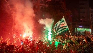 Nepokoje prináša aj prípravné obdobie. Pri strete fanúšikov v Grécku postrelili jednu osobu