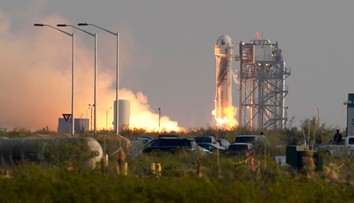 Ďalší miliardár vo vesmíre: Prvý let Blue Origin Bezosa bol úspešný