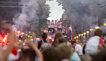 Desaťtisíce ľudí v Záhrebe vítali Chorvátov ako narodných hrdinov