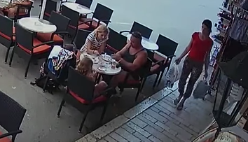 Poľský šéf väznice sa pekne vyfarbil, kvôli červíkom prišiel o kariéru