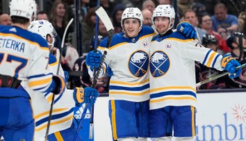 VIDEO: Nekonečná séria je na konci. Obranca Buffala strelil prvý gól po 71 zápasoch