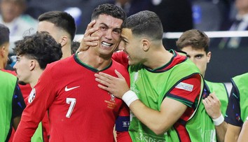 VIDEO: BBC si počas živého prenosu uťahovala z plačúceho Ronalda. Legenda Chelsea provokáciu označila za hanbu