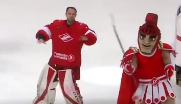 VIDEO: Július Hudáček si podmanil KHL. Po víťazstve opäť predviedol tanečné umenie