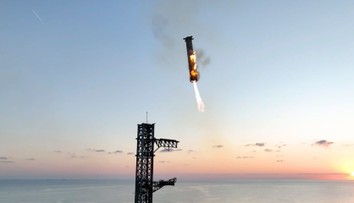 Historický úspech SpeceX. Raketový nosič Super Heavy sa pri návrate na Zem podarilo zachytiť mechanickými ramenami