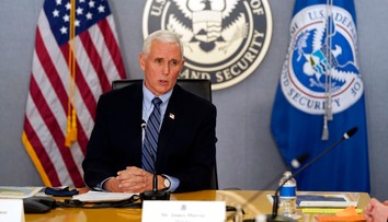 Viceprezident Pence týžden pred inauguráciou zablahoželal svojej nástupkyni Harrisovej