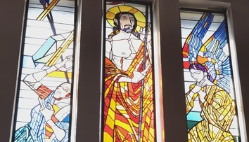 Vitráže v zborovskom kostole u nás nemajú páru. Majster Hložník hľadal inšpiráciu až vo Vatikáne