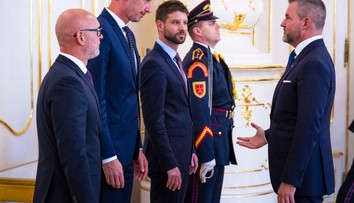 Predstavitelia opozície sa s prezidentom stretli na spoločnom obede. Vyčítajú mu jednu vec