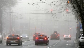 Hmla i poľadovica na celom Slovensku. Na cestách si dávajte pozor