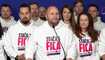 Ficova vláda oklamala celé Slovensko, tvrdia Demokrati. Iniciujú referendum o predčasných voľbách