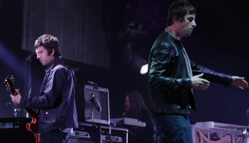Fanúšikovia Oasis sa sťažujú na predražené lístky. Na spôsob predaja sa pozrie aj britská vláda