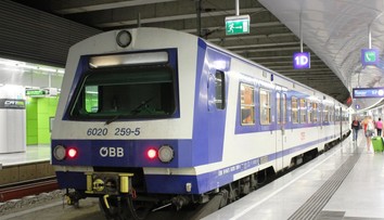 Šokovaní cestujúci. Vo vlaku do Viedne si vypočuli Hitlerov prejav