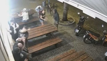 VIDEO: Päste i nadávky. Český poslanec zastupiteľstva zmlátil rusky hovoriaceho muža
