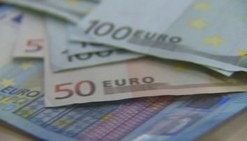 Len preto, že sú na dôchodku, dostávajú menej. Títo opatrovatelia sa možno dočkajú zmeny