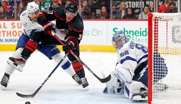 Černák má za sebou vydarený úvodný zápas sezóny. K výhre Tampy Bay pomohol asistenciou