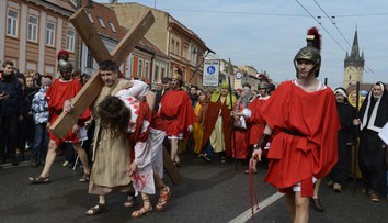 Takto vyzerali krížové cesty v Prešove, Nitre a Trebišove
