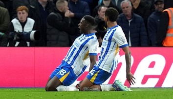 Brighton zmazal dvojgólové manko za 18 minút. United neskóroval ani proti Aston Ville, je až štrnásty