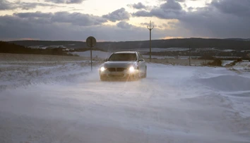Silný vietor, snehové záveje, povodne či lavíny, meteorológovia vydali v sobotu viacero výstrah