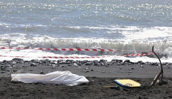 Tínedžerka zomrela po útoku žraloka. Otec popísal, ako sa to stalo