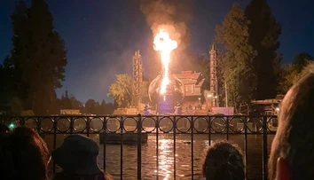 VIDEO: Požiar v Disneylande, drak vzbĺkol v plameňoch