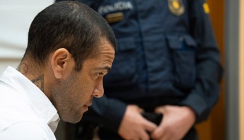 Bývalá hviezda Barcelony je vinná zo sexuálneho napadnutia. Daniho Alvesa odsúdili na štyri a pol roka väzenia